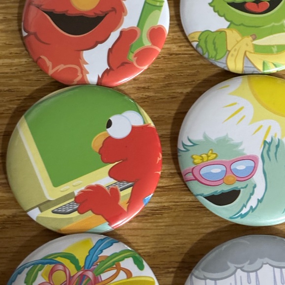 NEW Sesame Street Character Button Set - Picture 9 of 13